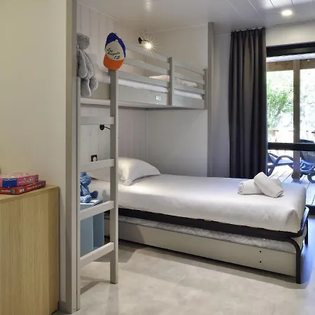 Chalet Chalet In A Holiday Complex With Direct Sea Access *
