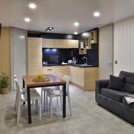 Chalet In A Holiday Complex With Direct Sea Access *